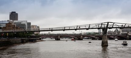 Bridge over the river Thames against the backdrop of a building in London