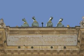 inscription on the triumphal arch of Paris