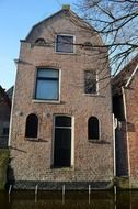 traditional dutch canal houses