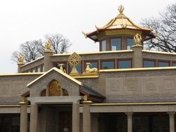 buddhist temple worship building