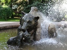 bydgoszcz fountain flood animals statue