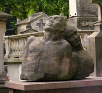 sculpture on the grave