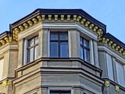 bydgoszsc sienkiewicza street windows cornice relief building