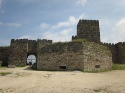 picture of the stone fortress in badajoz