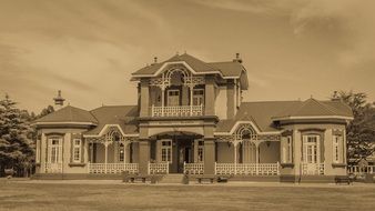 monochrome photo of a house in medano