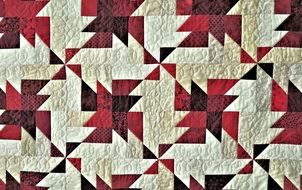 prize winning quilt triangle design