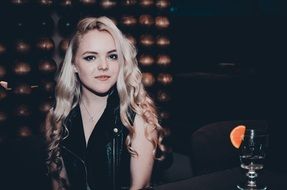 photo of model with long blond hair