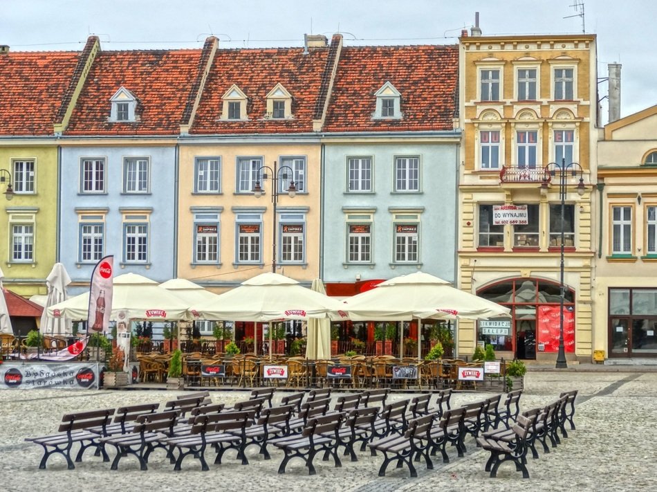 bydgoszcz market square benchs buildings cafes