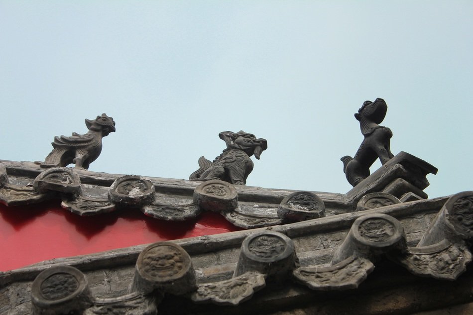 Carving on the roof in Shandong