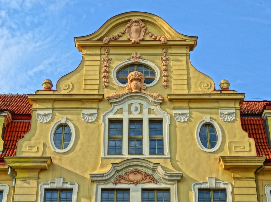 bydgoszsc mechanical school windows relief gable