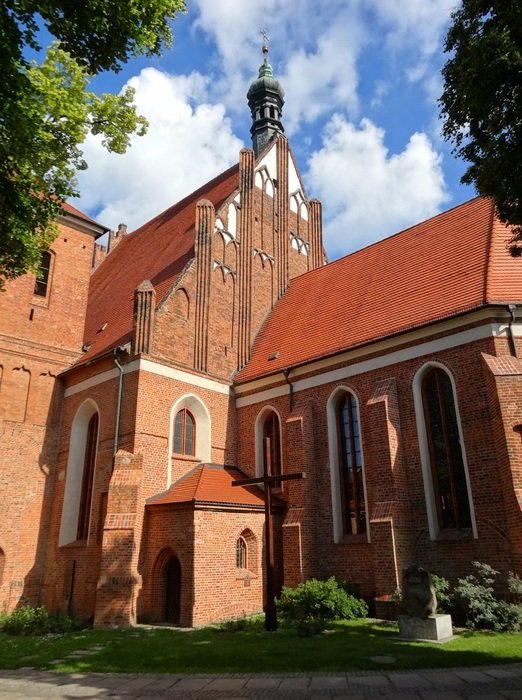 photo of red bricked cathedral in bydgoszcz