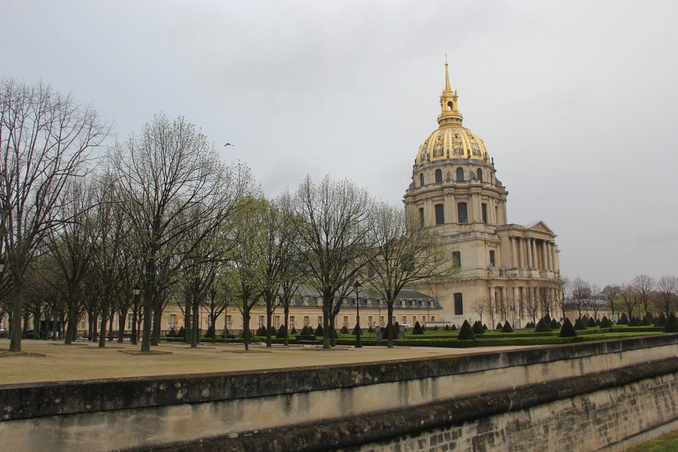 historic building in Paris in the autumn