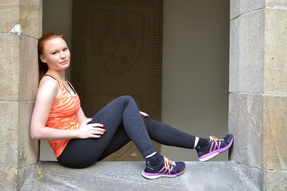 girl in leggings in the opening of the building