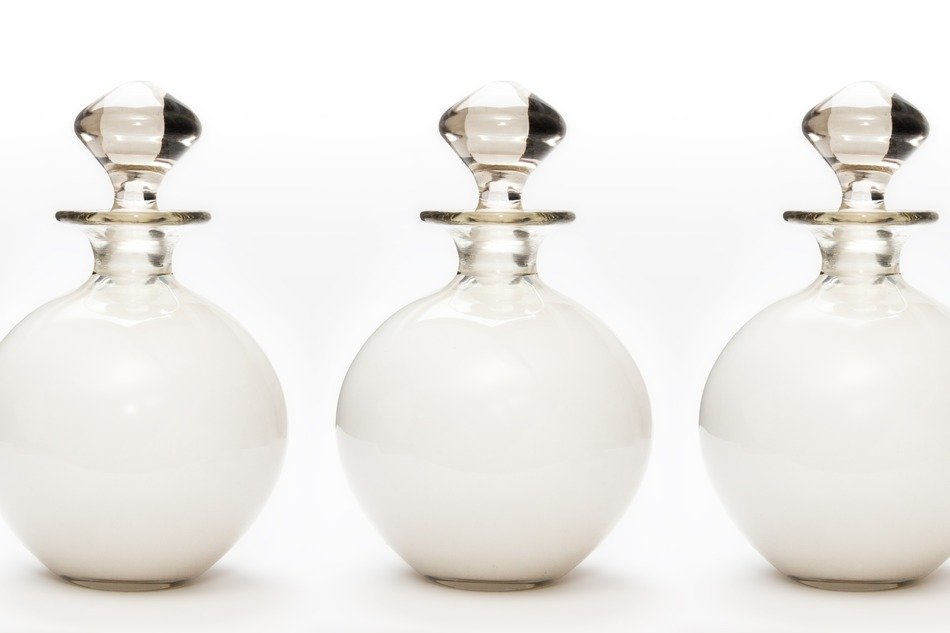 bath milk glass fund background