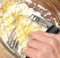 BakeWarePlus Pastry Cutter Stainless Steel Professional Baking Dough Blender N5