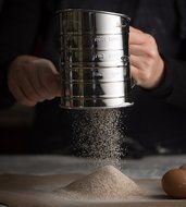 Bellemain Stainless Steel 3 Cup Flour Sifter N4