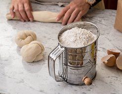 Bellemain Stainless Steel 3 Cup Flour Sifter N5