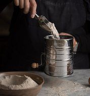 Bellemain Stainless Steel 3 Cup Flour Sifter N7