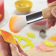 Cake Boss Round Collection Dusting Brush Tools, Beechwood N3
