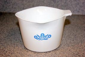 Vintage Corning Ware - Cornflower / Corn Flower - 1 Quart / 4 Cup / 32 Oz. Sauce Maker Measuring Mixing Batter...