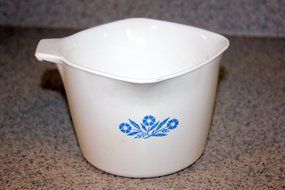 Vintage Corning Ware - Cornflower / Corn Flower - 1 Quart / 4 Cup / 32 Oz. Sauce Maker Measuring Mixing Batter... N3