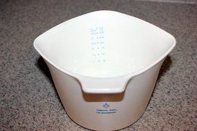 Vintage Corning Ware - Cornflower / Corn Flower - 1 Quart / 4 Cup / 32 Oz. Sauce Maker Measuring Mixing Batter... N6