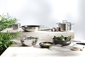 Le Creuset Tri-Ply Stainless Steel 6-1/4-Quart Covered Casserole/Stockpot N3