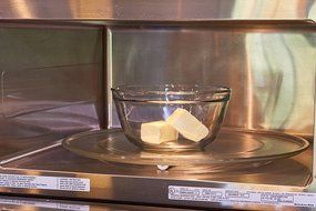 Anchor Hocking 4-Piece Mixing Bowls and Measuring Cup Set N4