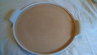 The Pampered Chef Large Round Stone with Handles in White