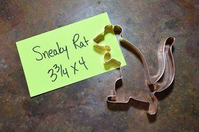 Sneaky Rat Cookie Cutter N2