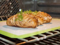 Green Leaf Premium Non-Stick Silicone Baking Mat, Standard Half Sheet, 16.5 x 11.6 in. N3
