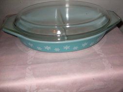 Vintage 1957 Pyrex Teal &amp; White Snowflake 1 1/2 Quart Oval Divided Cinderella Baking Dish Casserole w/ Lid USA