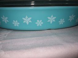 Vintage 1957 Pyrex Teal &amp; White Snowflake 1 1/2 Quart Oval Divided Cinderella Baking Dish Casserole w/ Lid USA N2