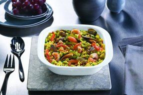 CorningWare SimplyLite 3-Quart Oblong Baking Dish with Plastic Lid N3