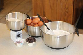 AVACRAFT High Quality 18/10 Non-Slip Silicone bottom Stainless Steel Mixing Bowl Set with Lids, Soft Silicone... N5