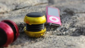 DIVOOM iTour 20 Gold Universal Bass Driven Speaker for iPod, iPhone, iPad, Tablet, Phone, PSP, DS &amp; More N5