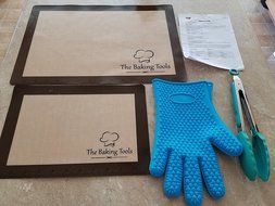 BAKING SET 4 IN 1 (2 NON STICK BAKING MAT, HEAT RESISTANT GLOVE, GRILL/BBQ TONG)