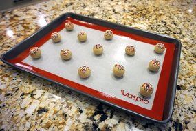 Vaspio Non-Stick 100% Professional and Food Grade Silicone Baking Mat with Inner Fiber Glass Weave For Standard... N4