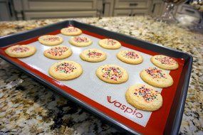 Vaspio Non-Stick 100% Professional and Food Grade Silicone Baking Mat with Inner Fiber Glass Weave For Standard... N6