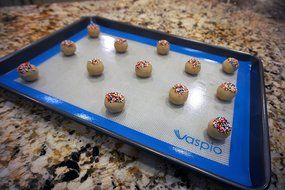 Vaspio Non-Stick 100% Professional and Food Grade Silicone Baking Mat with Inner Fiber Glass Weave For Standard... N10