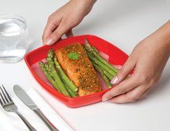 Sistema 1118 Microwave Cookware Round Dish/Plate, Red N22