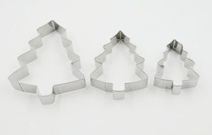 ULee Christmas Cookie Cutters Set - 3 Sizes of Gingerbread Man Shapes N14