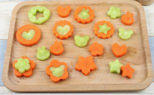 YEME 8 Pcs Food Grade Stainless Steel Vegetable Fruit Biscuit Cutter Mold Tool with Flower and Cartoon Shape-Green N3