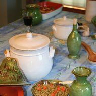 French Home 4.25-quart White Stoneware Two Handle Lidded Pot N3