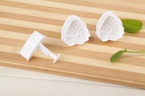 Home Value 3pcs Strawberry Cake Mold - Cookie Plunger Cutter Sugar Craft Mould (COOKIECUTSC001)