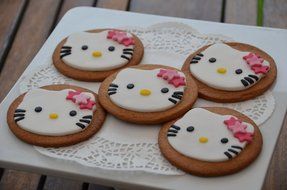 Set of 2 Embossed Hello Kitty Cookie Cutters