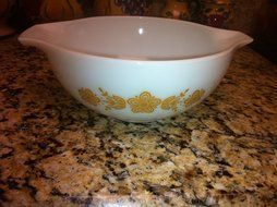 1960-70&#039;s Vintage Pyrex &quot; Butterfly Gold #1 - 2 1/2 Quart Cinderella Mixing Nesting Batter Bowl