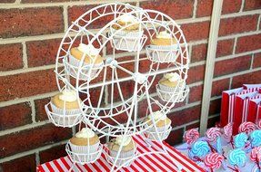 Elegant Ferris Wheel Cupcake Stand Rotating Dessert Holder Station Tower Spinning Cupcake Tray N4