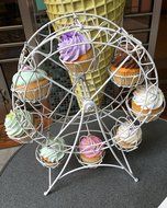 Elegant Ferris Wheel Cupcake Stand Rotating Dessert Holder Station Tower Spinning Cupcake Tray N7
