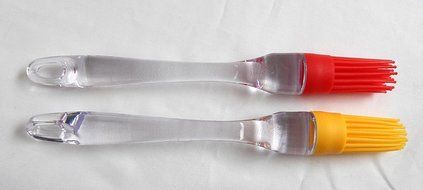 d'vine Perfect Fit 2- Piece Round Pastry Basting Brush Set N2
